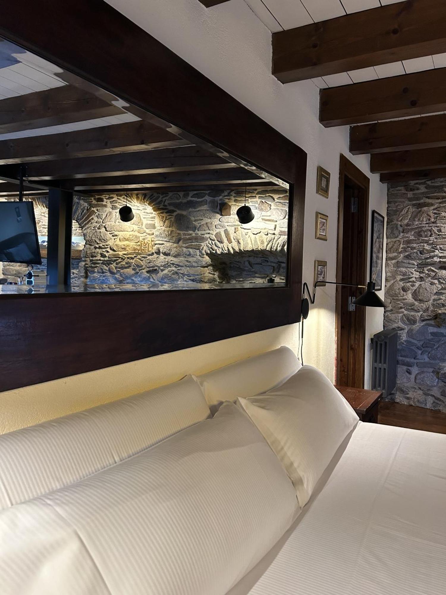 Bed and Breakfast Mas Farner - Adults Only Llivia Pokoj fotografie